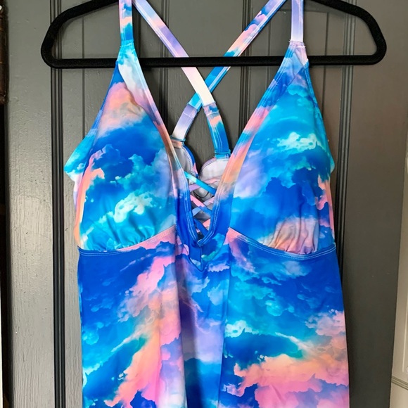 NWOT Torrid MULTI SKY LATTICE WIRELESS TANKINI TOP - Picture 3 of 9